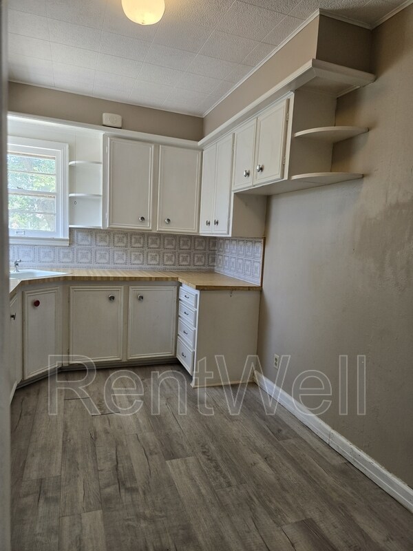 Building Photo - 2407 28th St