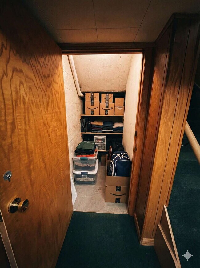 Building Photo - 1 bedroom near UWEC Available June 1st!