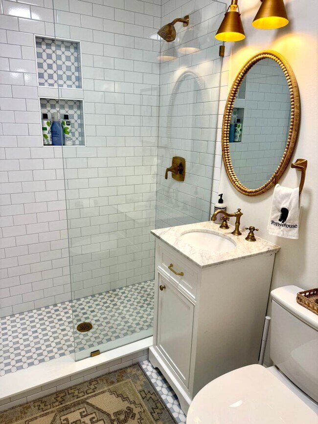 Building Photo - Charming Home in Great Location- West Ashley