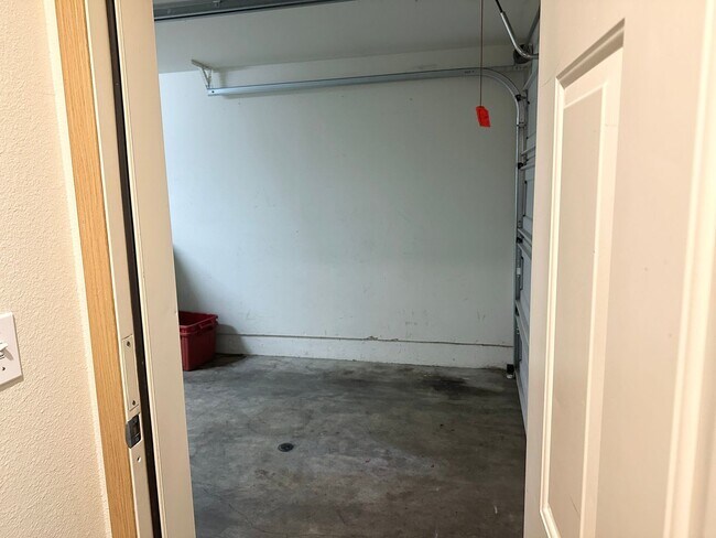 Building Photo - *HALF OFF first full month of rent!* Darli...