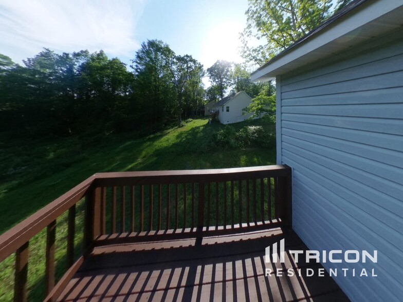 Building Photo - 305 Bonita Dr
