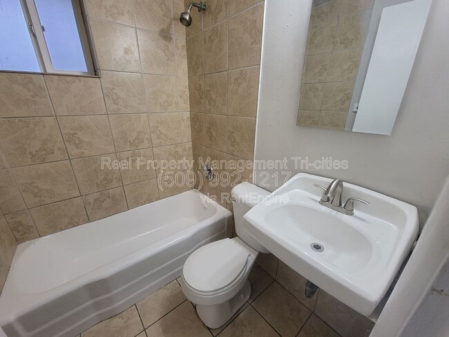 Building Photo - 132 W Shoshone St