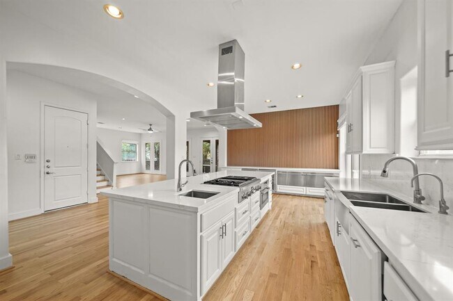 Building Photo - 9714 Braesmont Dr