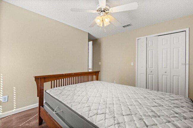 Building Photo - 805 Lewis Pl