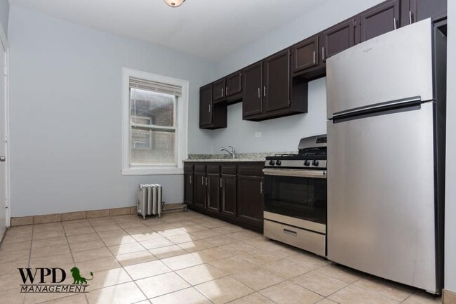 Building Photo - 3 bedroom in South Shore IL 60649