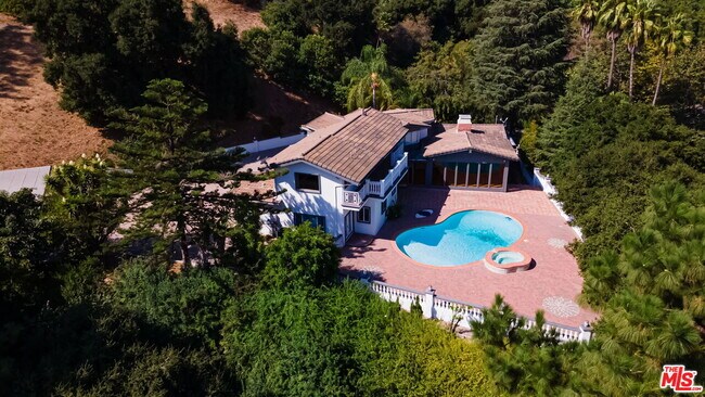 Building Photo - 3200 Oakley Dr