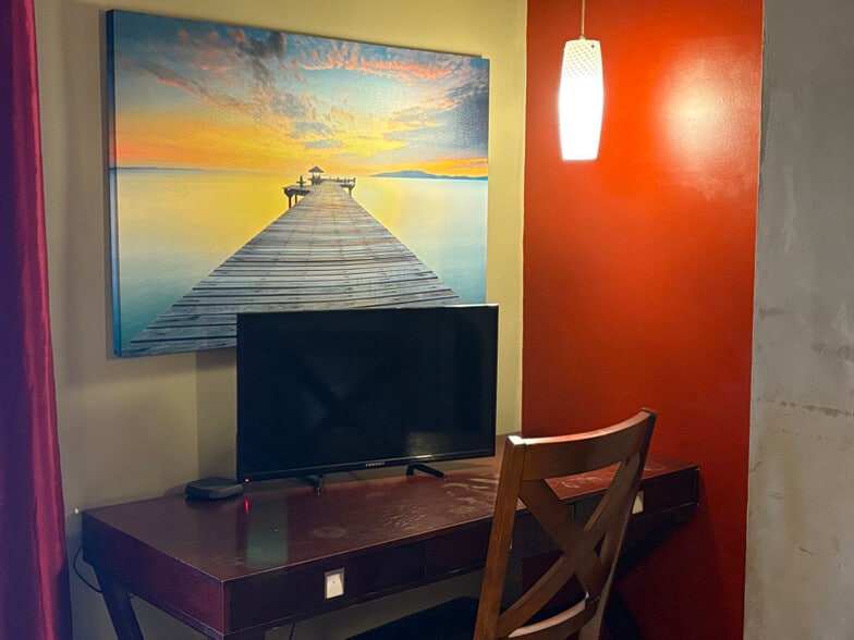 Primary Photo - 105 Robert Dr