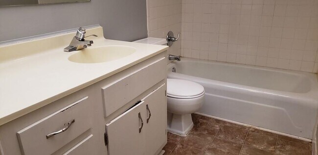 Building Photo - 3081 Colonial Way