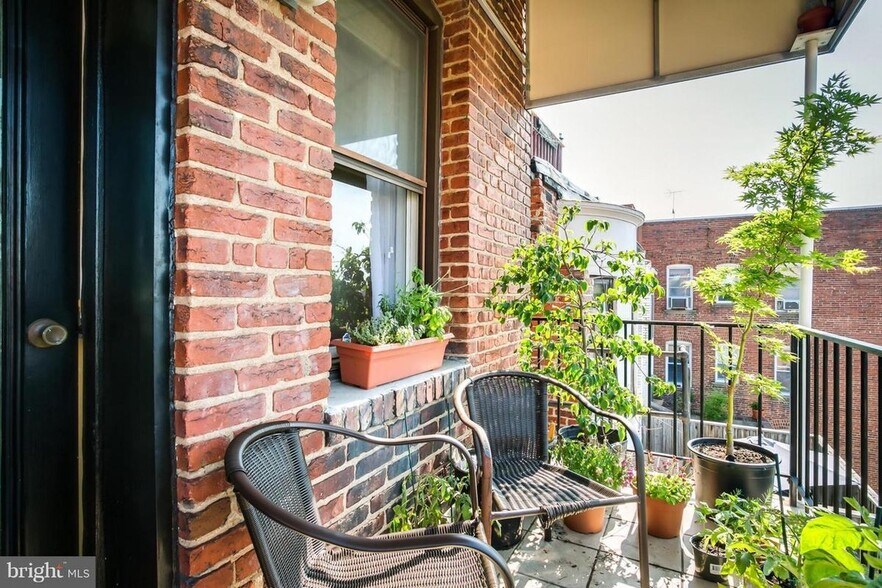 Primary Photo - 1830 California St NW