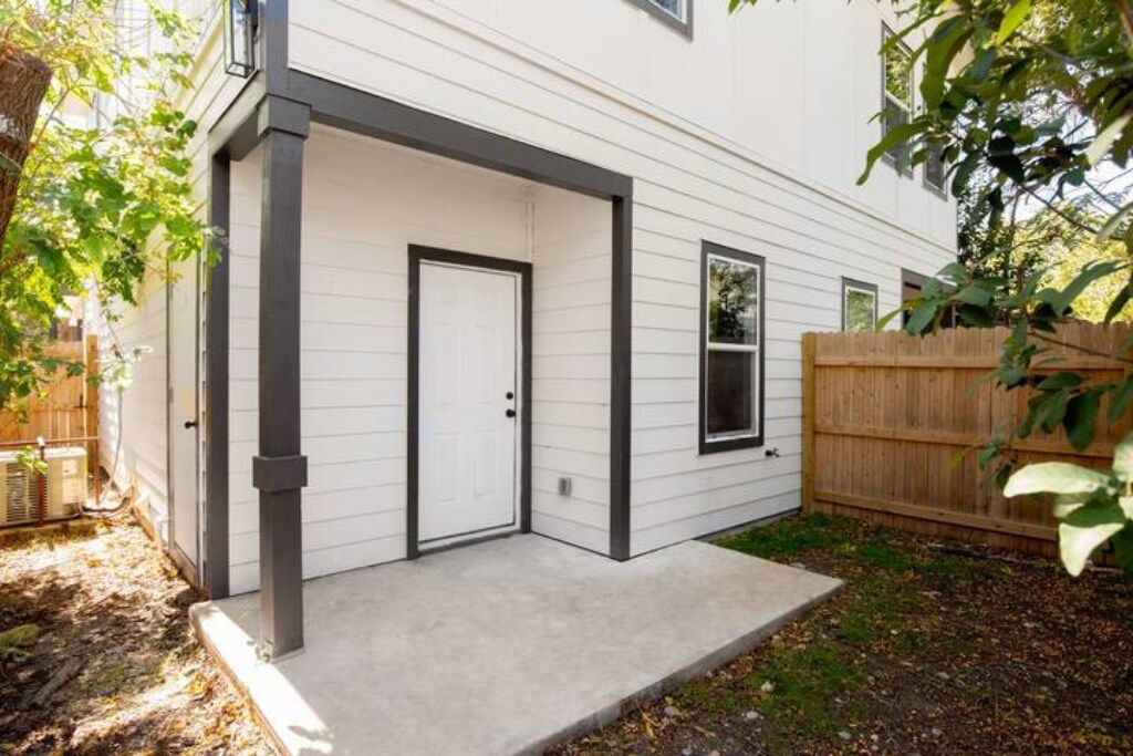 Building Photo - 1835 Dawson St