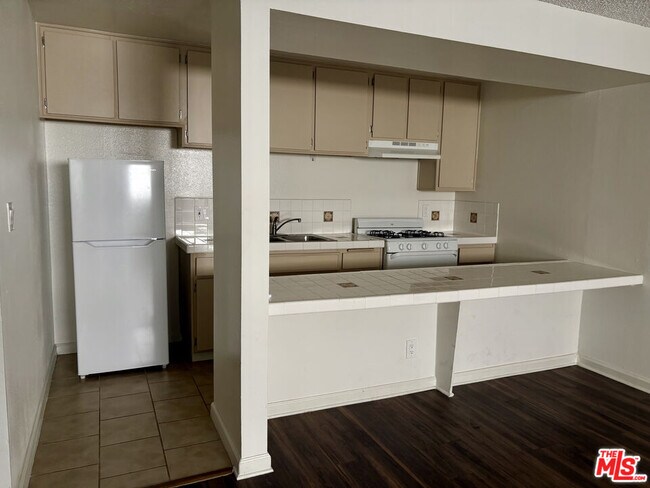 Building Photo - 5418 Hermitage Ave