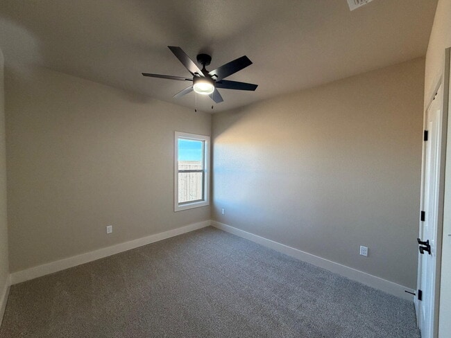 Building Photo - 406 Essex Ln