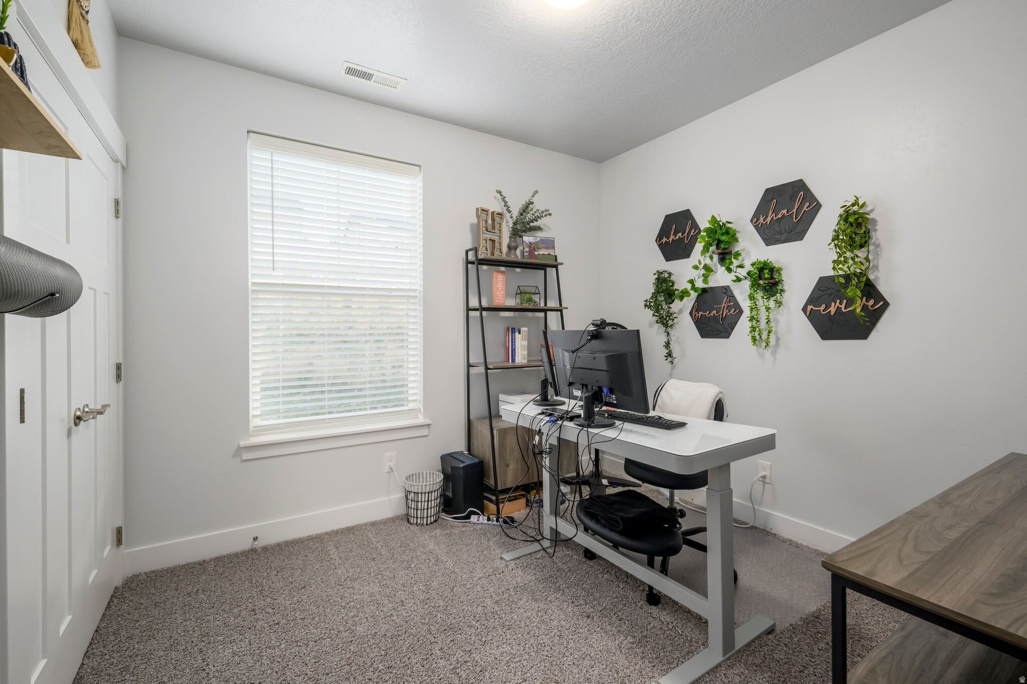 Building Photo - 1838 W Eaglewood Dr