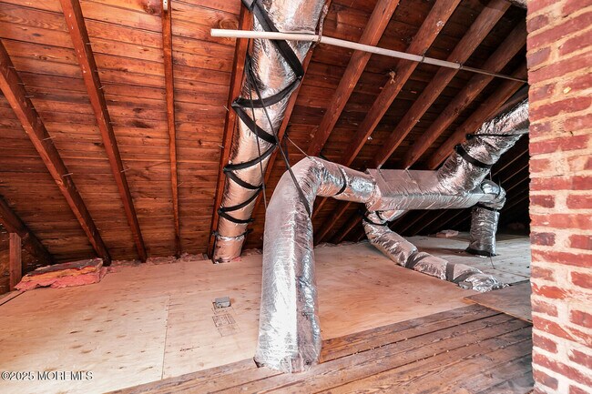 Building Photo - 18 Holly St