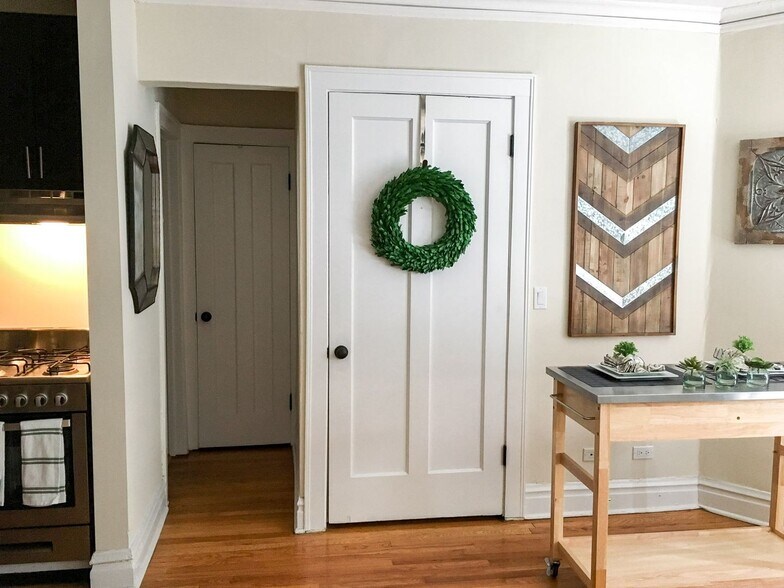 Building Photo - 4717 N Leavitt St