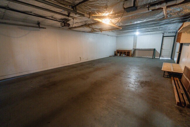 Building Photo - 1335 Airport Dr