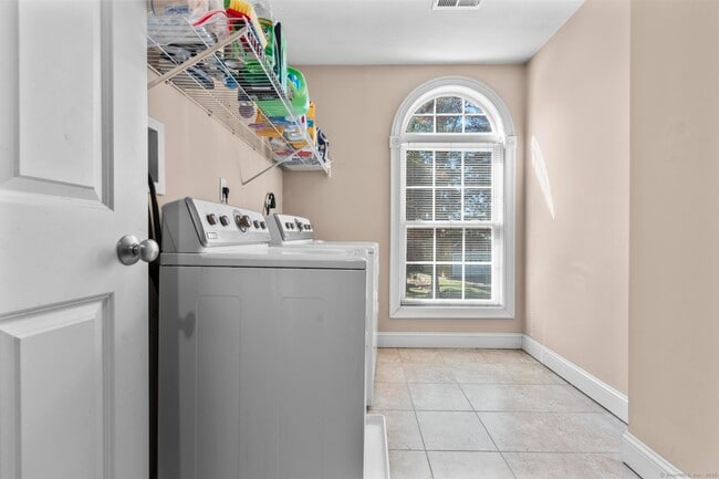 Building Photo - 240 Highland Ave