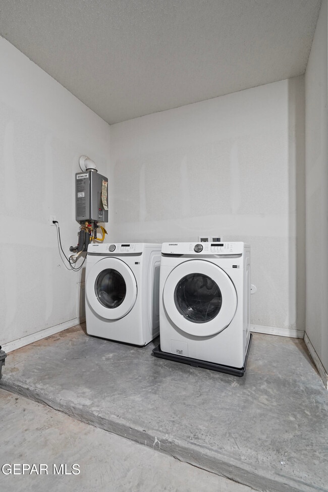 Building Photo - 3768 Loma Adriana