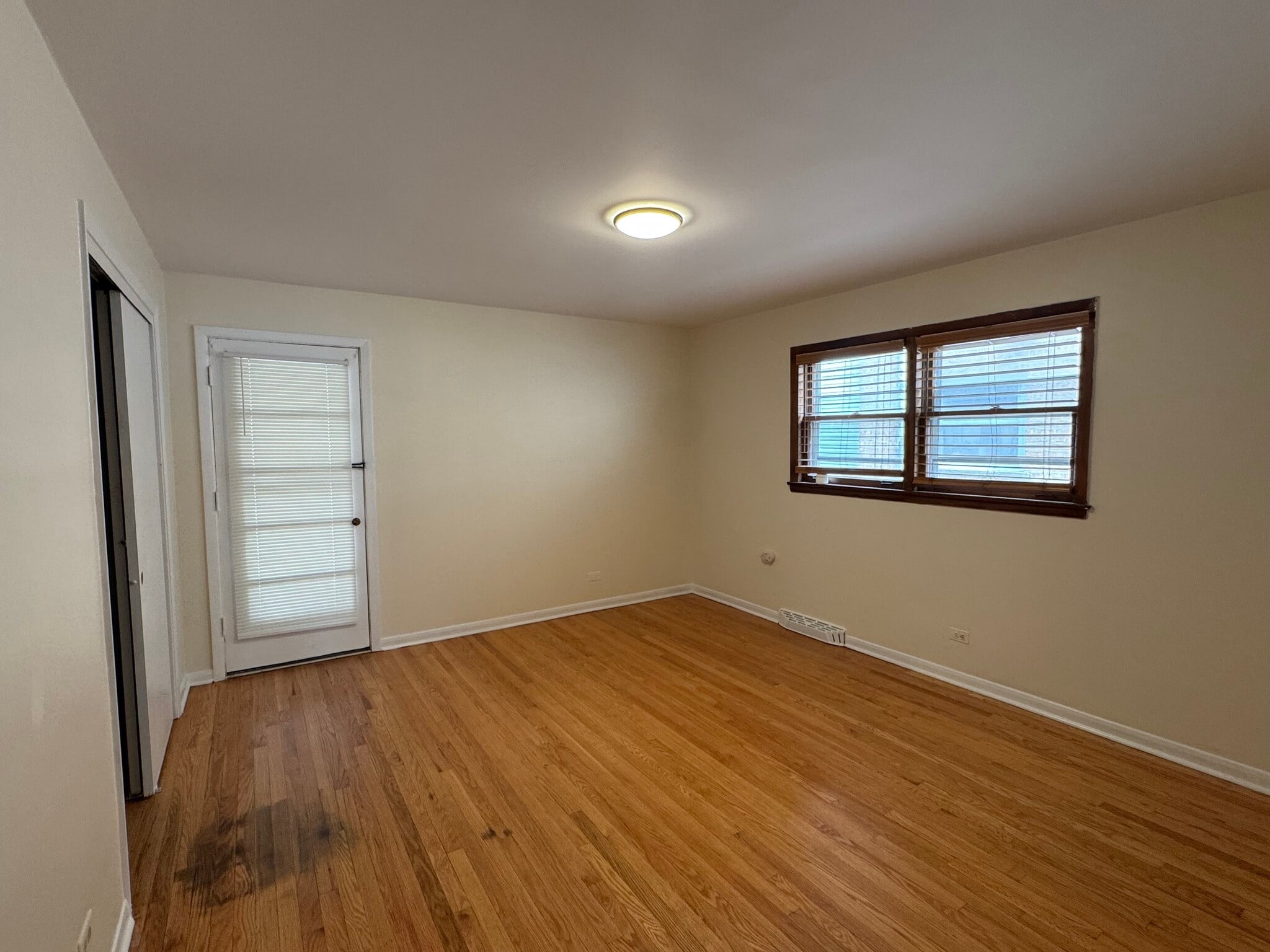 Building Photo - 2936 W Touhy Ave