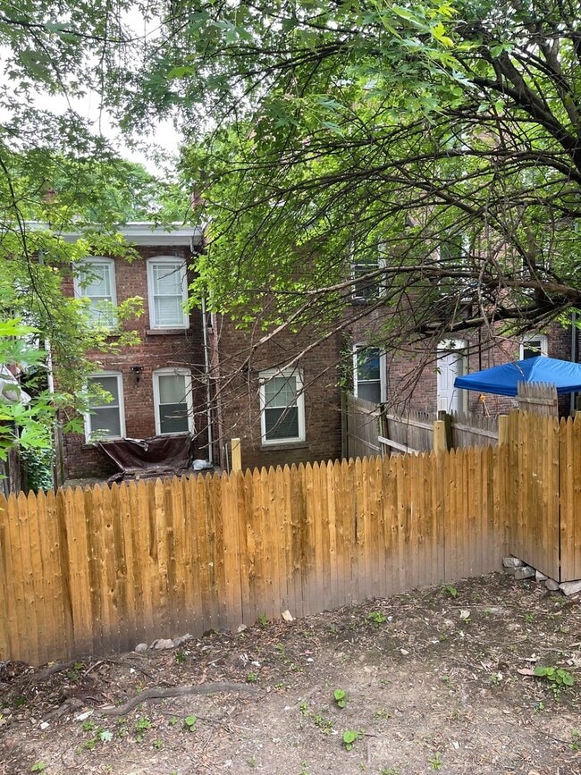 Building Photo - Updated 3 Bedroom House With a backyard and Laundry