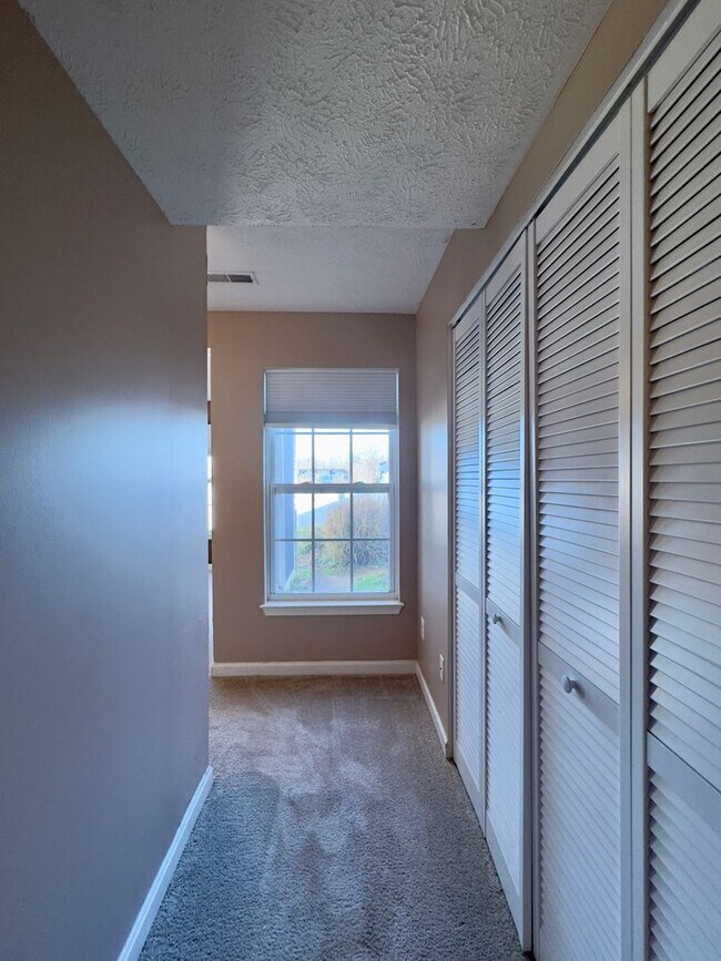 Building Photo - Charming 2 Bedroom/2.5 Bathroom Townhome in Aberdeen, MD!