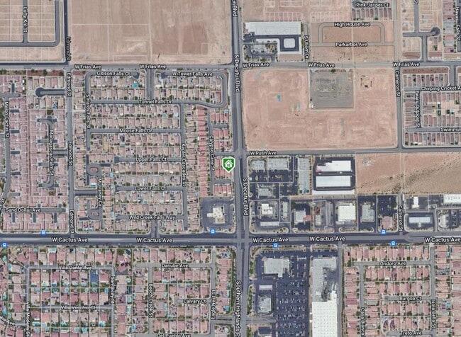 Building Photo - Beautiful detached home with fully fenced back yard.