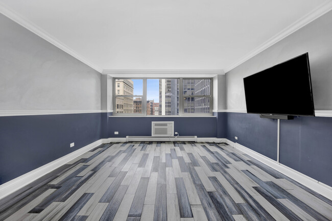 Building Photo - 253 E Delaware Pl