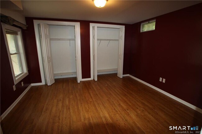 Building Photo - 6 Cherry Ln