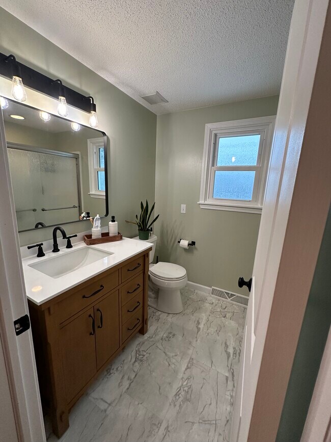 Building Photo - 175 Warner Rd