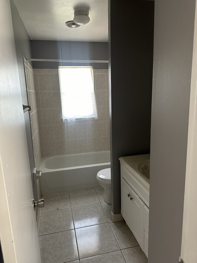 Building Photo - 4020 Pinckney Dr