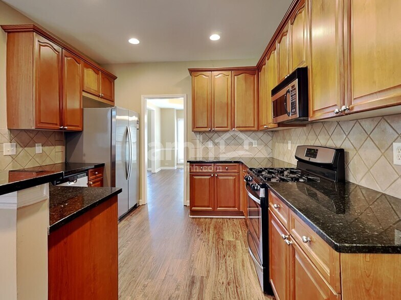 Building Photo - 423 Evans Mill Dr