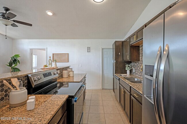 Building Photo - 2565 Burlingame Dr W