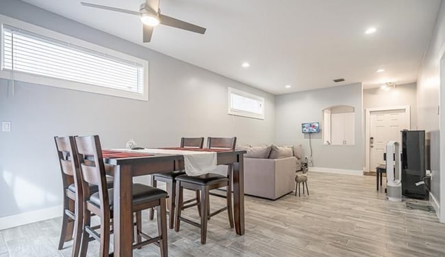 Building Photo - 11250 Tradewind Way