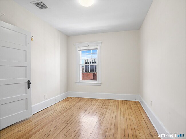 Building Photo - 1911 Summer St