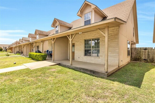Building Photo - 200 Sandstone Dr