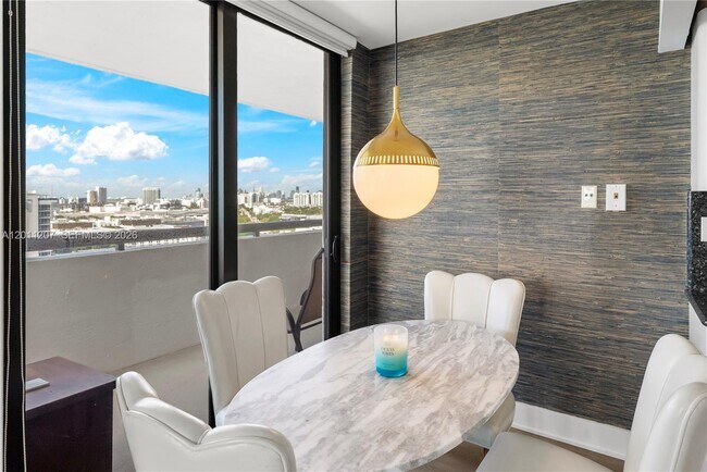 Building Photo - 2555 Collins Ave