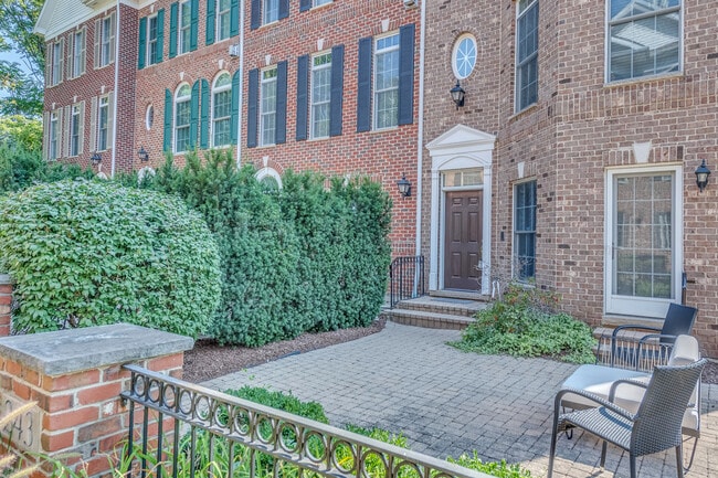 Building Photo - 243 Boxcar Ave