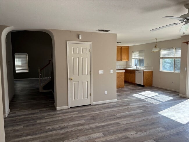 Building Photo - 4 bedroom 3 bathroom home with bedroom and...