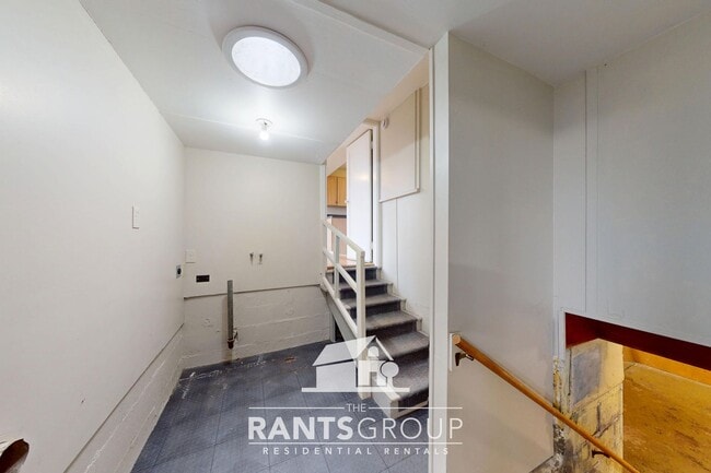 Building Photo - 3-Story Eastside Home with Views of the Bay!