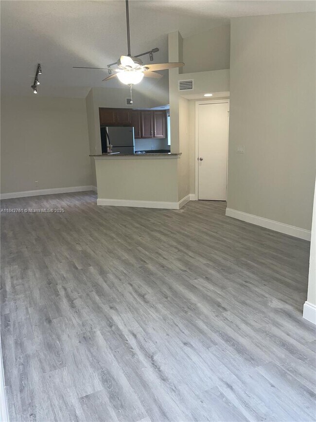 Building Photo - 3420 Pinewalk Dr N