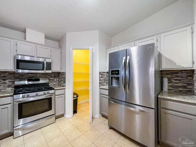 Building Photo - 9049 Bluebay Ln