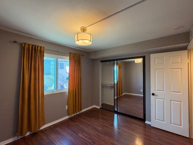 Building Photo - 2828 Famosa Blvd