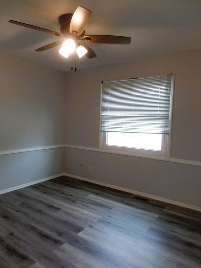 Building Photo - 5910 Bradley Ct N