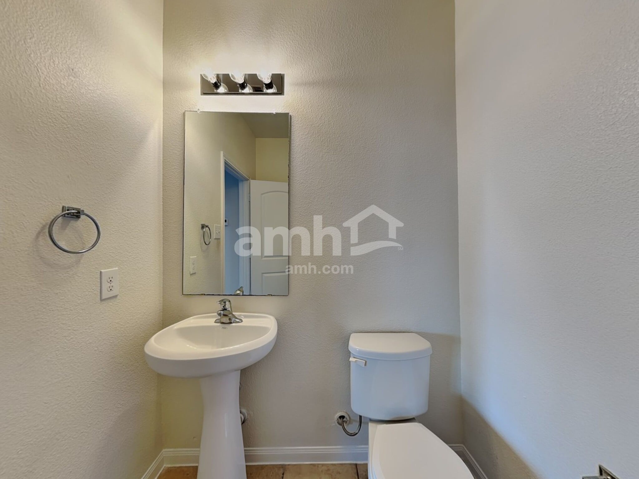 Building Photo - 19905 Per Lange Pass