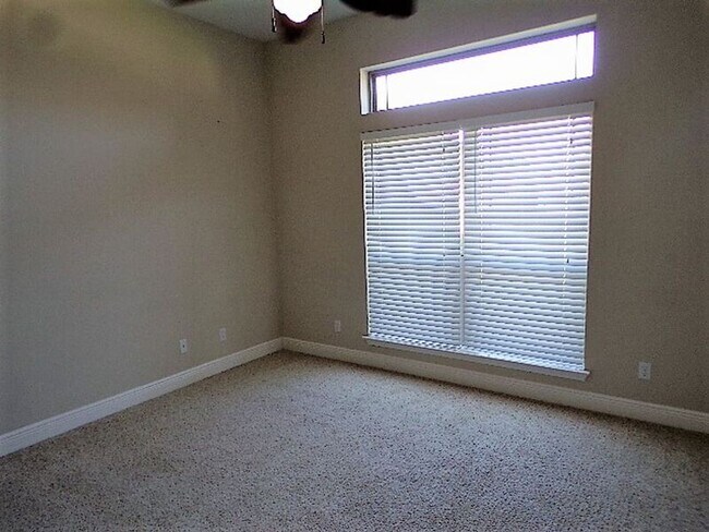 Building Photo - 3624 Laurel Lee Blvd