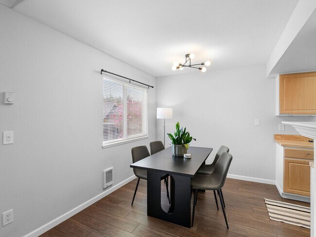 Building Photo - Updated Quiet 1-bedroom, 1-bath condo in the heart of Murrayhill