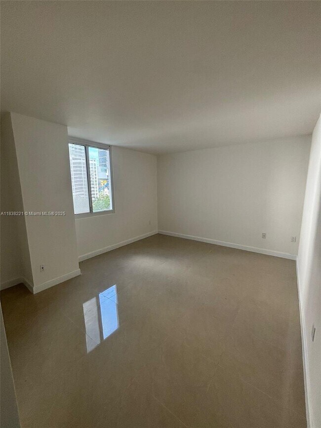 Building Photo - 800 N Miami Ave