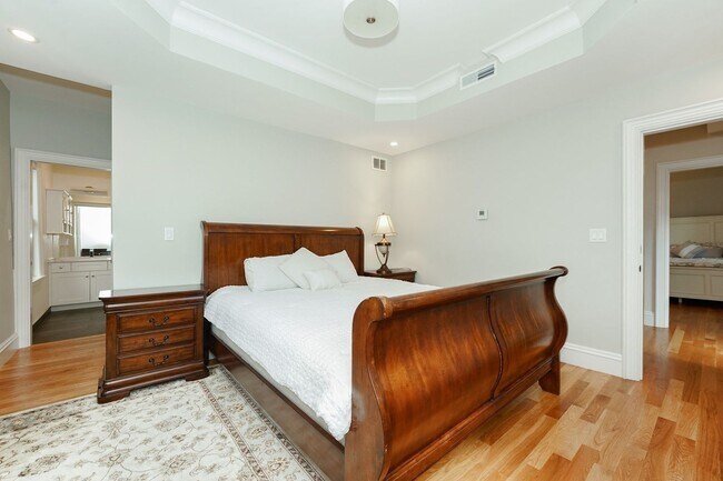 Building Photo - 23 Irving St