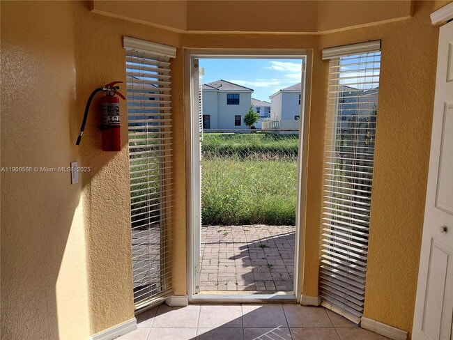 Building Photo - 83 NE 13th Ave