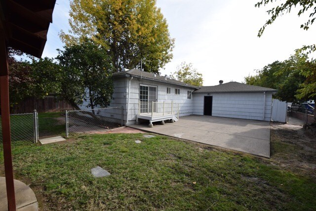 Building Photo - 5233 Columbine Way